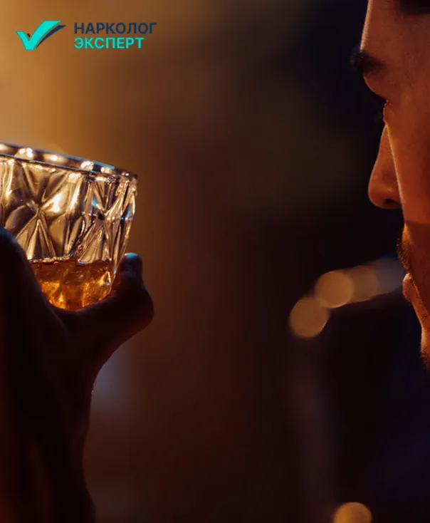 Преимущества кодирования с помощью Колме Мужчина со стаканом